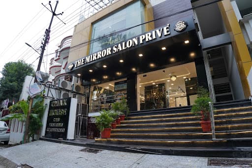 The Mirror Salon Privè image